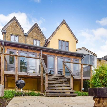 Mercia House Уинчкомб Екстериор снимка