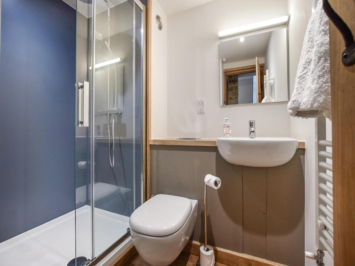 Mercia House Уинчкомб Екстериор снимка