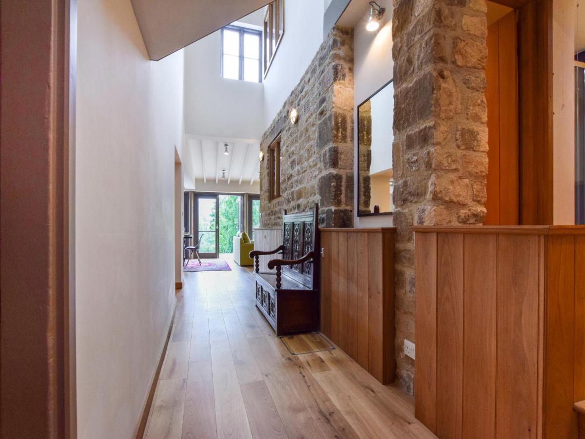 Mercia House Уинчкомб Екстериор снимка